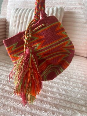 Wayuu Colombia small Handwoven Pink & Orange Bucket Shoulder Bag